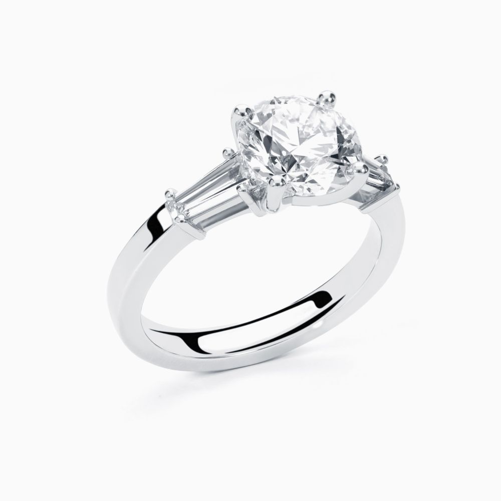 Anillo tresillo de compromiso de oro blanco con diamante central y diamantes laterales RABAT Poetic