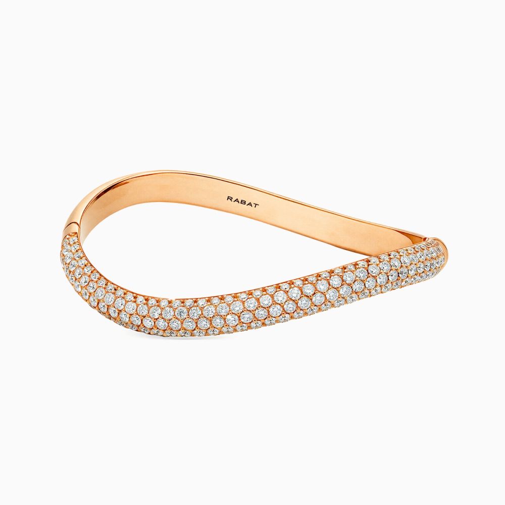Pulsera rígida ondulada de oro rosa con pavé de diamantes 