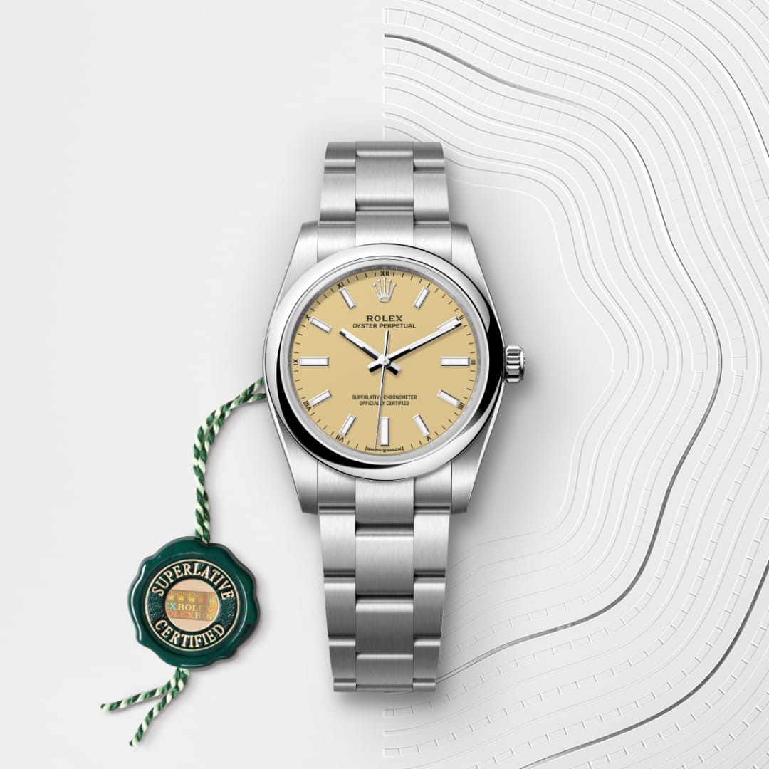 El reloj Rolex Oyster Perpetual 34 ref: M124200-0007 viene acompañado de un sello verde, un símbolo de su estatus de Cronómetro Superlativo, aplicando la garantía de cinco años. 