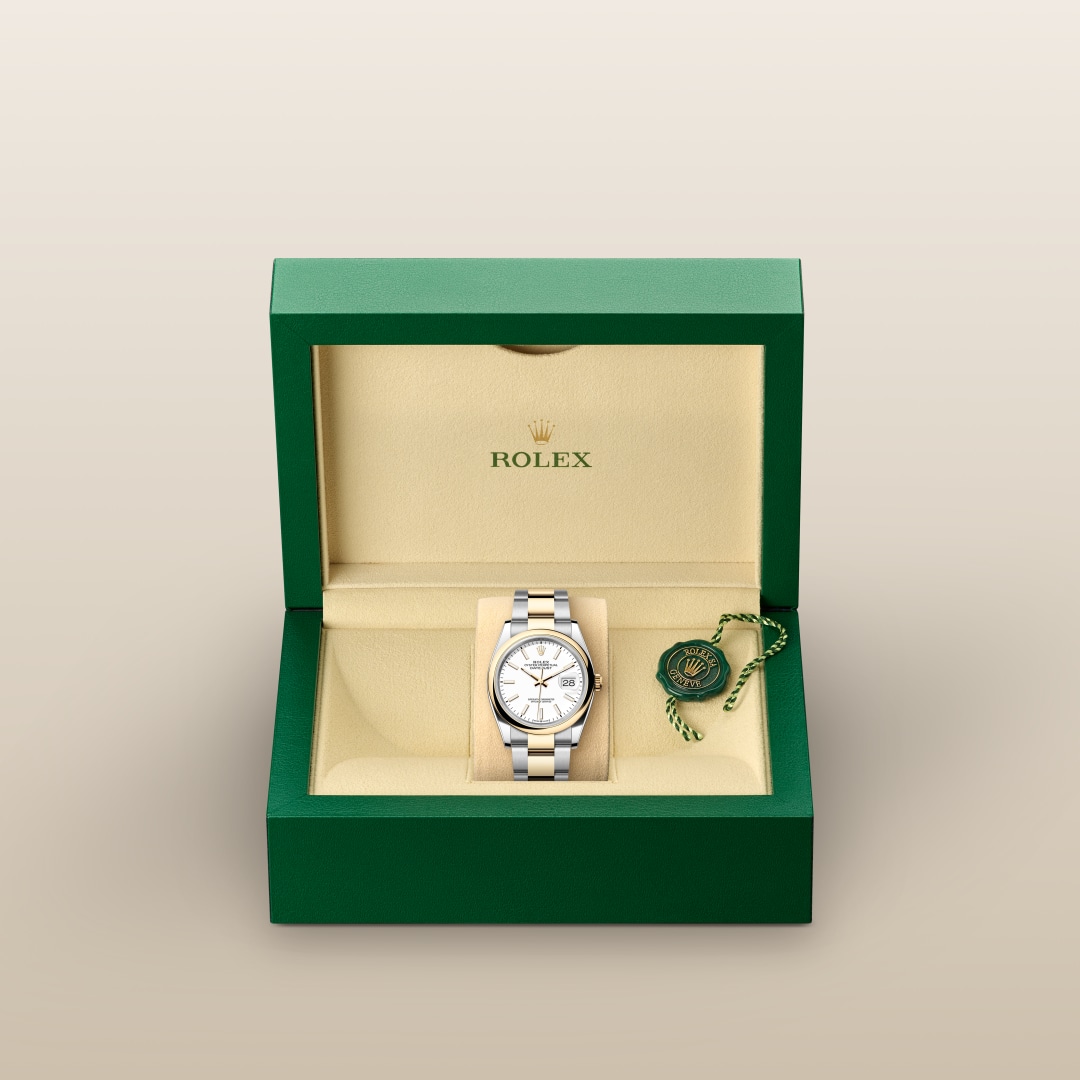El reloj Rolex Datejust 36 ref: M126203-0020 se entrega en un precioso estuche verde que protege y guardar el reloj.