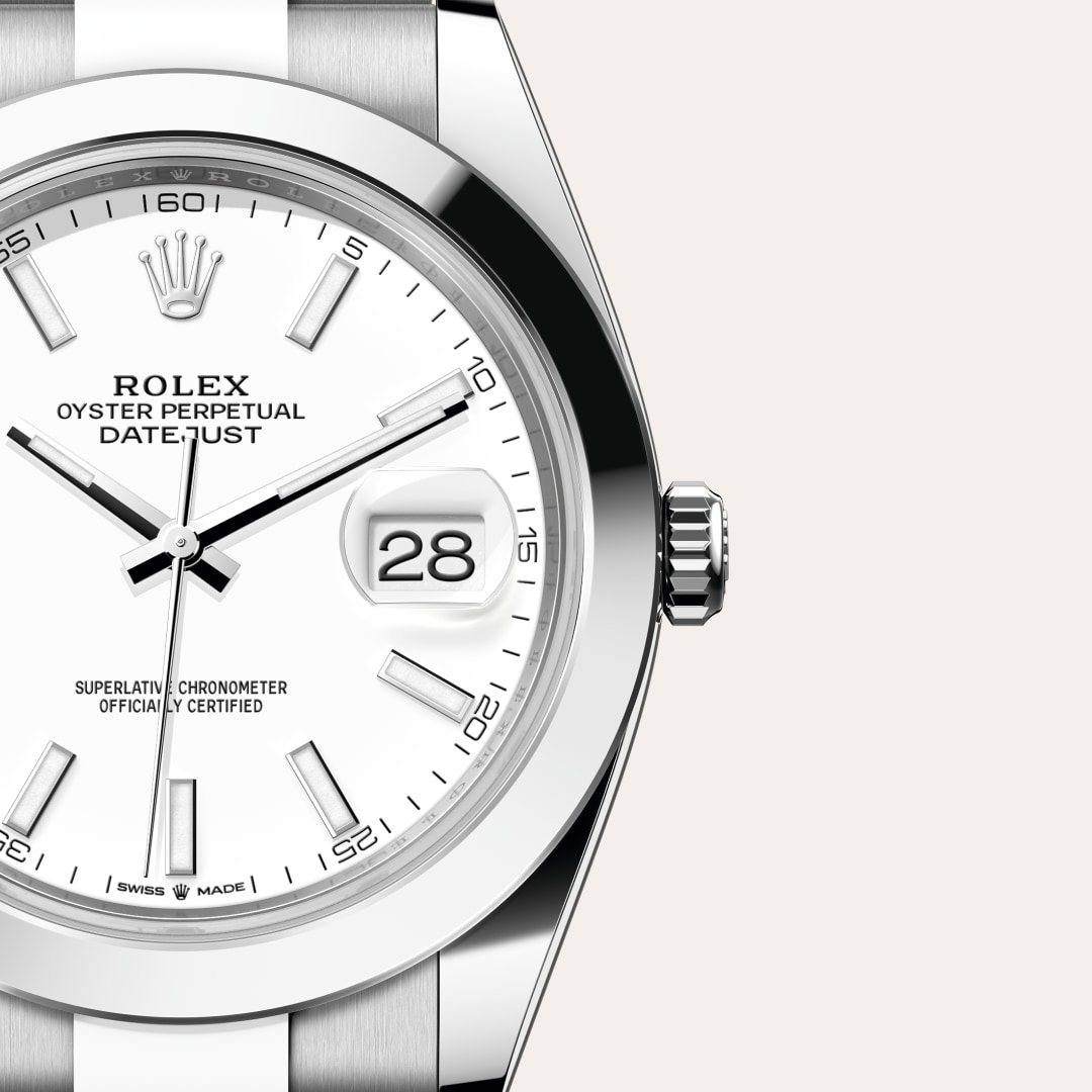 Reloj Rolex Datejust 41 ref: M126300-0005 con esfera de color Blanca, con cristal de Zafiro resistente a las rayaduras, lente Cyclops sobre la fecha. Presenta bisel Liso, corona Enroscada con sistema de doble hermeticidad Twinlock. 
