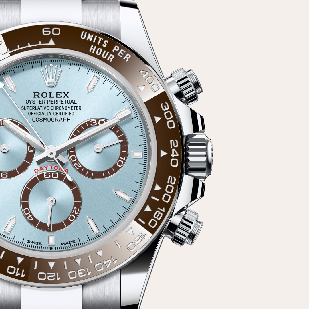 Reloj Rolex Cosmograph Daytona ref: M126506-0001 con esfera de color Azul glaciar, anillos de contadores en marrón, con cristal de Zafiro resistente a las rayaduras. Presenta bisel Bisel Cerachrom monobloque marrón de cerámica con números y graduaciones m 