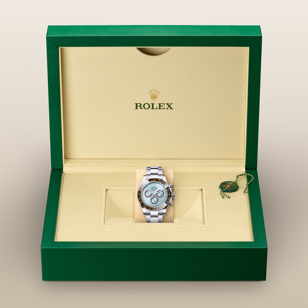 El reloj Rolex Cosmograph Daytona ref: M126506-0001 se entrega en un precioso estuche verde que protege y guardar el reloj. 
