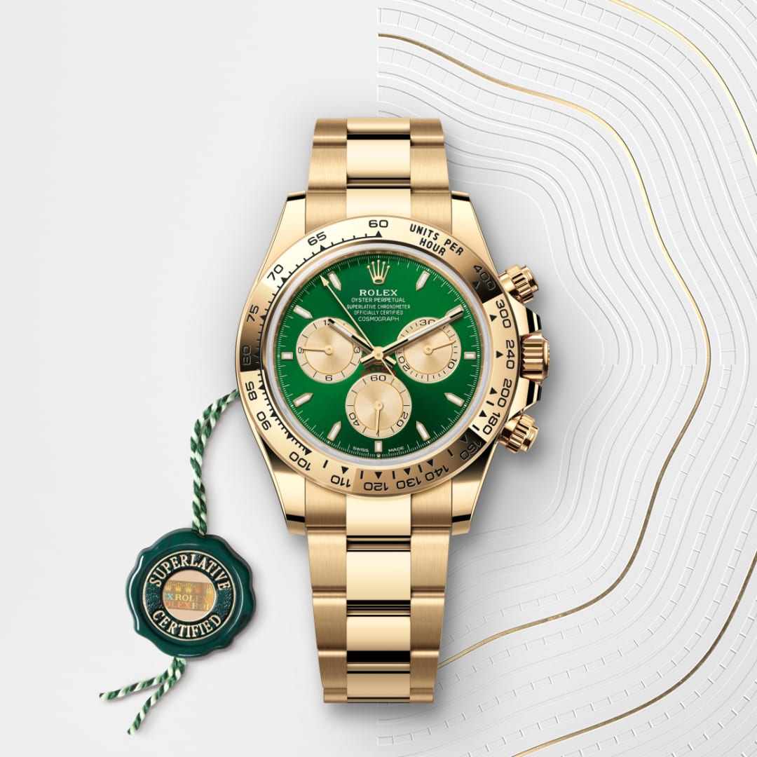 El reloj Rolex Cosmograph Daytona ref: M126508-0008 viene acompañado de un sello verde, un símbolo de su estatus de Cronómetro Superlativo, aplicando la garantía de cinco años. 