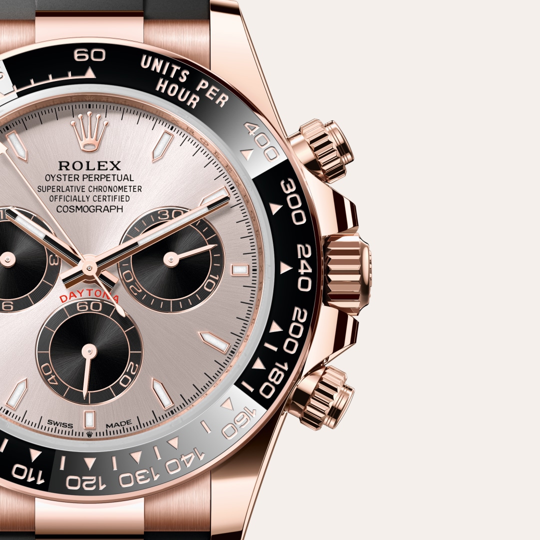 Reloj Rolex Cosmograph Daytona ref: M126515LN-0006 con esfera de color Sundust y negro vivo, con cristal de Zafiro resistente a las rayaduras. Presenta bisel Bisel monobloque Cerachrom negro de cerámica con escala taquimétrica moldeada, corona Enroscada c 
