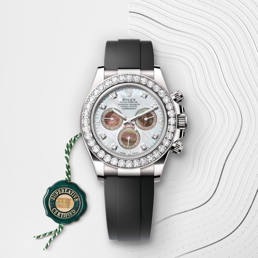 El reloj Rolex Cosmograph Daytona ref: M126589RBR-0001 viene acompañado de un sello verde, un símbolo de su estatus de Cronómetro Superlativo, aplicando la garantía de cinco años.