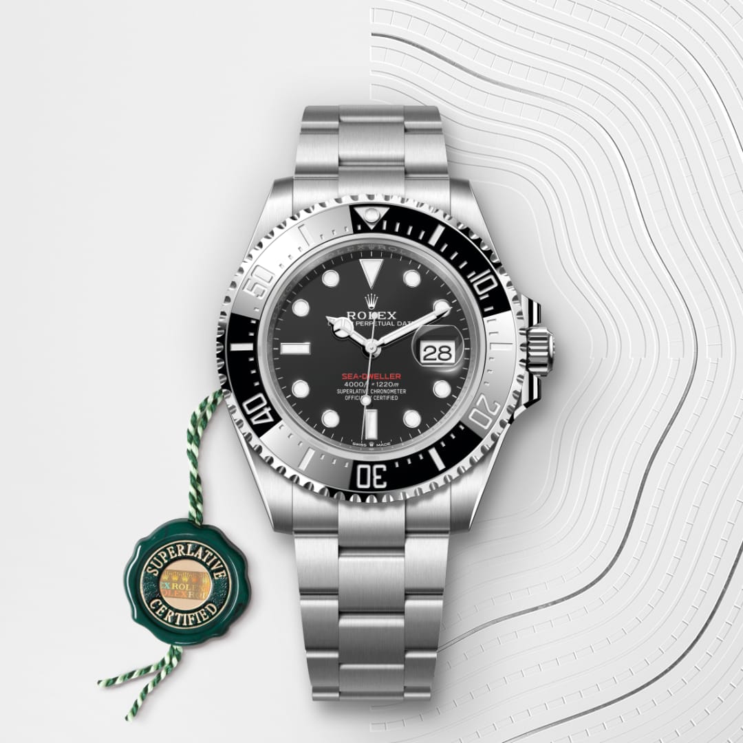 El reloj Rolex Sea-Dweller ref: M126600-0002 viene acompañado de un sello verde, un símbolo de su estatus de Cronómetro Superlativo, aplicando la garantía de cinco años. 