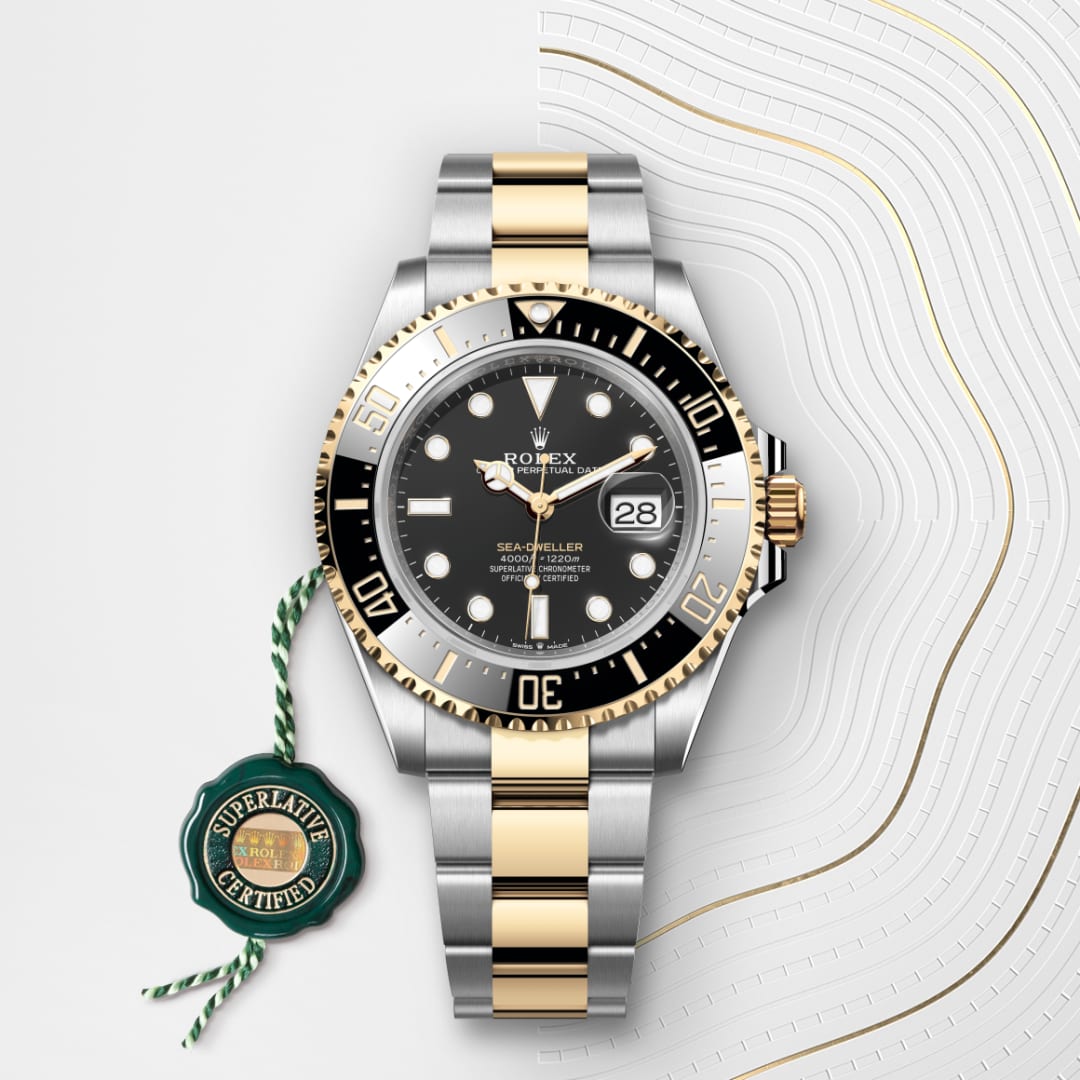 El reloj Rolex Sea-Dweller ref: M126603-0001 viene acompañado de un sello verde, un símbolo de su estatus de Cronómetro Superlativo, aplicando la garantía de cinco años. 