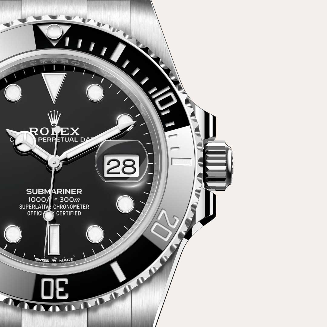 Reloj Rolex Submariner Date ref: M126610LN-0001 con esfera de color Negra, con cristal de Zafiro resistente a las rayaduras, lente Cyclops sobre la fecha. Presenta bisel Giratorio unidireccional graduado 60 minutos, disco Cerachrom de cerámica negra resis 