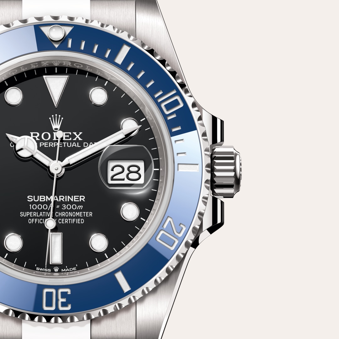 Reloj Rolex Submariner Date ref: M126619LB-0003 con esfera de color Negra, con cristal de Zafiro resistente a las rayaduras, lente Cyclops sobre la fecha. Presenta bisel Giratorio unidireccional graduado 60 minutos, disco Cerachrom de cerámica azul resist 