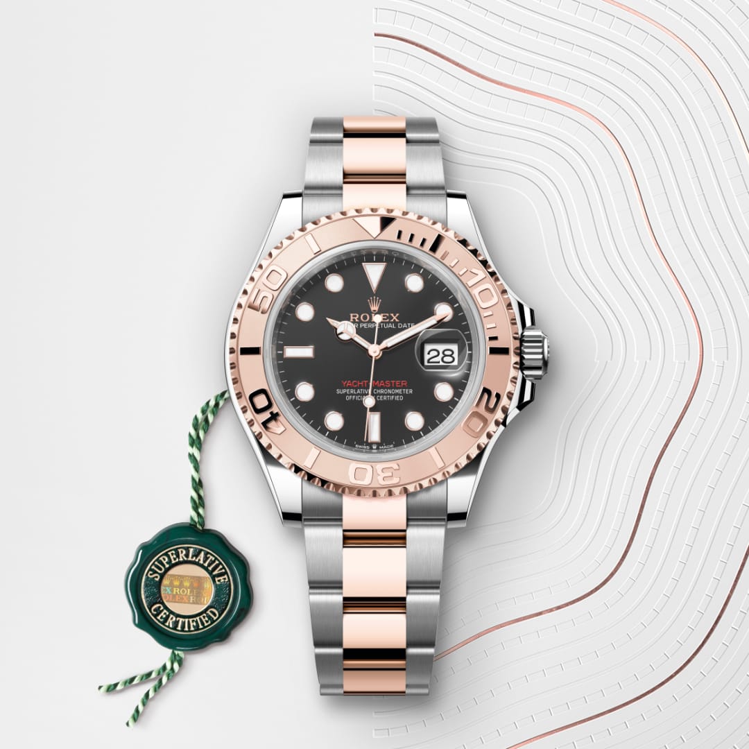 El reloj Rolex Yacht-Master 40 ref: M126621-0002 viene acompañado de un sello verde, un símbolo de su estatus de Cronómetro Superlativo, aplicando la garantía de cinco años. 