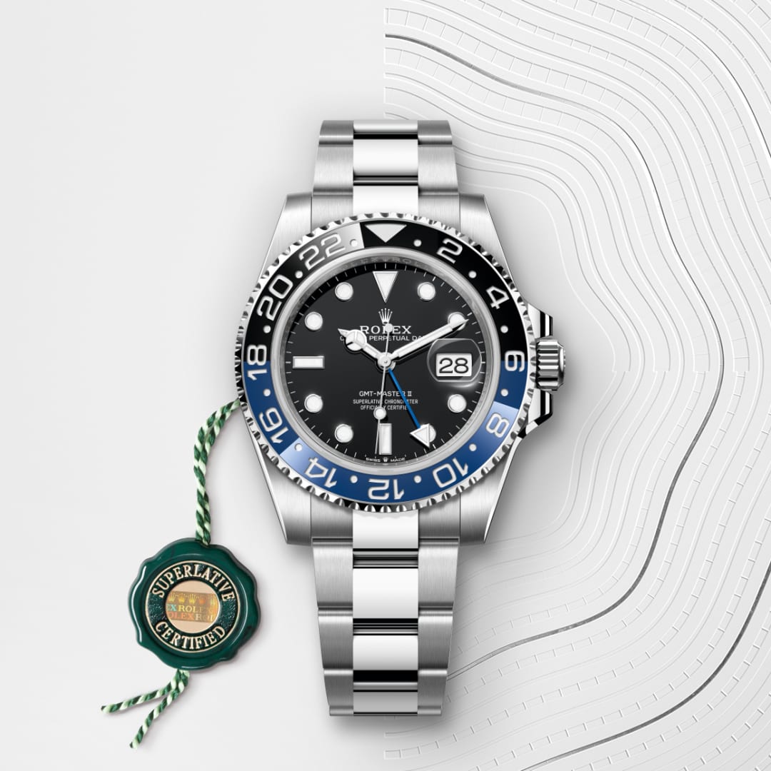 El reloj Rolex GMT-Master II ref: M126710BLNR-0003 viene acompañado de un sello verde, un símbolo de su estatus de Cronómetro Superlativo, aplicando la garantía de cinco años. 