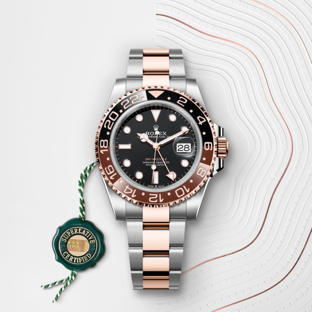 El reloj Rolex GMT-Master II ref: M126711CHNR-0002 viene acompañado de un sello verde, un símbolo de su estatus de Cronómetro Superlativo, aplicando la garantía de cinco años. 