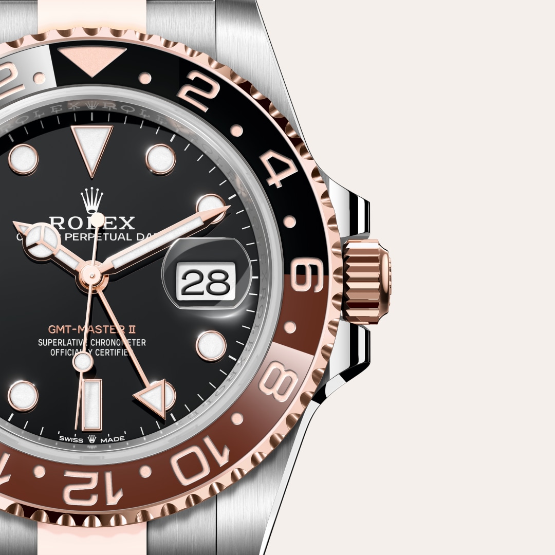 Reloj Rolex GMT-Master II ref: M126711CHNR-0002 con esfera de color Negra, con cristal de Zafiro resistente a las rayaduras, lente Cyclops sobre la fecha. Presenta bisel Bisel giratorio bidireccional, graduado 24 horas. Disco Cerachrom bicolor marrón y ne 