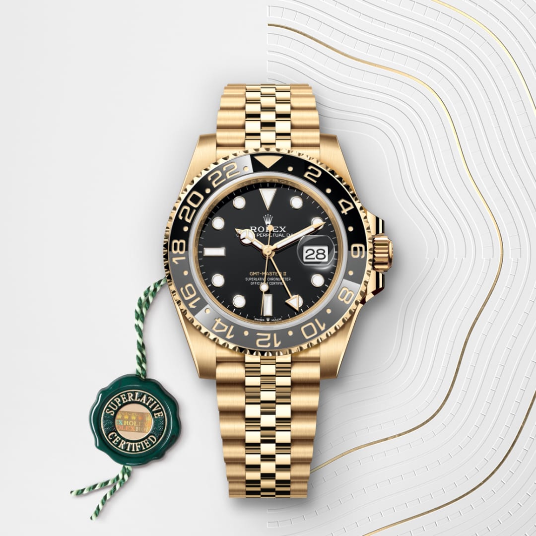 El reloj Rolex GMT-Master II ref: M126718GRNR-0001 viene acompañado de un sello verde, un símbolo de su estatus de Cronómetro Superlativo, aplicando la garantía de cinco años. 