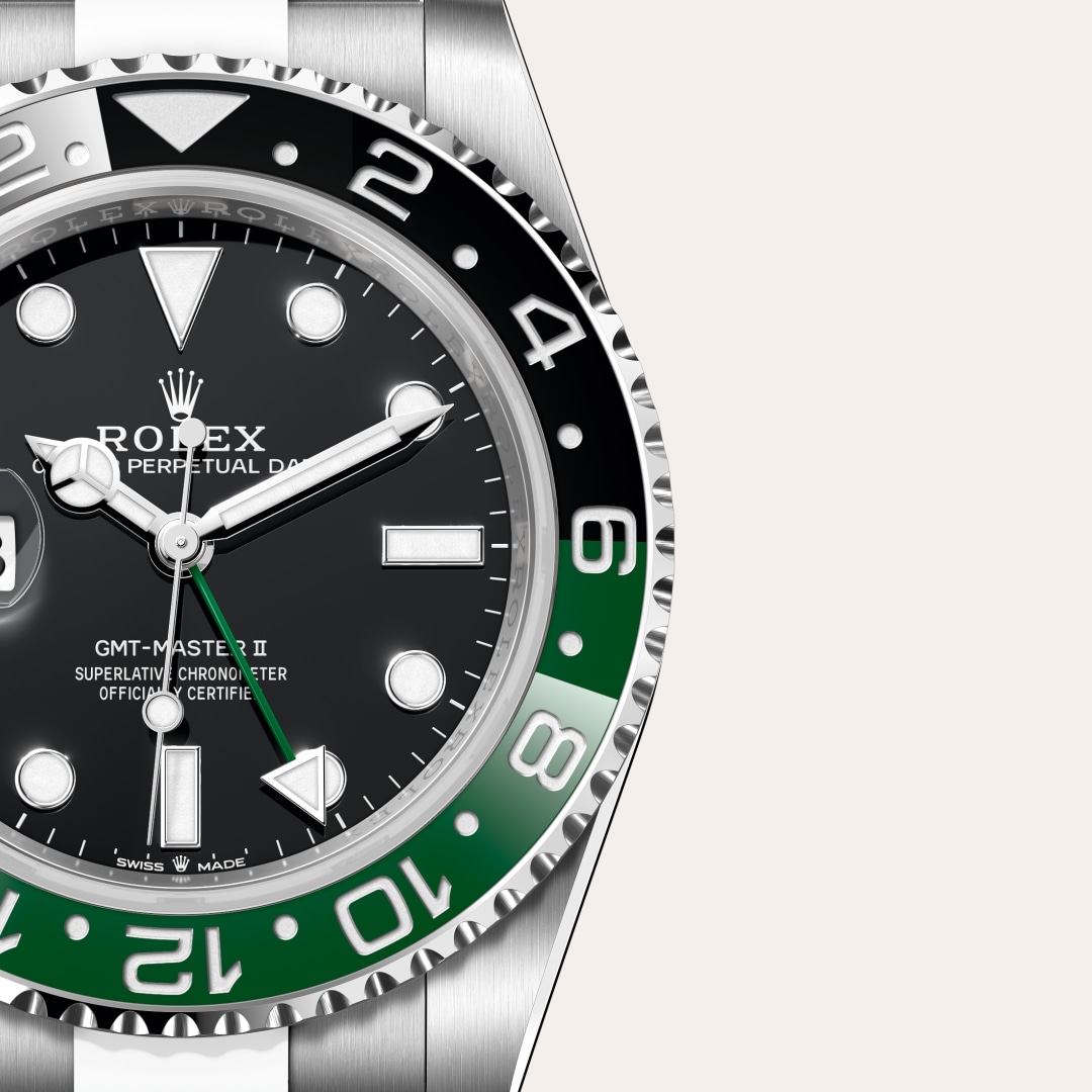Reloj Rolex GMT-Master II ref: M126720VTNR-0001 con esfera de color Negra, con cristal de Zafiro resistente a las rayaduras, lente Cyclops sobre la fecha. Presenta bisel Bisel giratorio bidireccional, graduado 24 horas. Disco Cerachrom bicolor verde y neg 