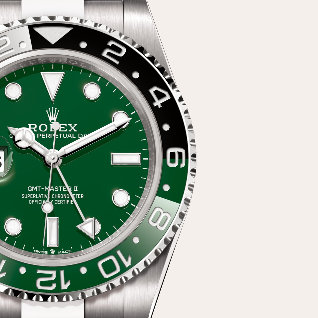 Reloj Rolex GMT-Master II ref: M126729VTNR-0001 con esfera de color Cerámica verde, con cristal de Zafiro resistente a las rayaduras, lente Cyclops sobre la fecha. Presenta bisel Bisel giratorio bidireccional, graduado 24 horas. Disco Cerachrom bicolor ve 