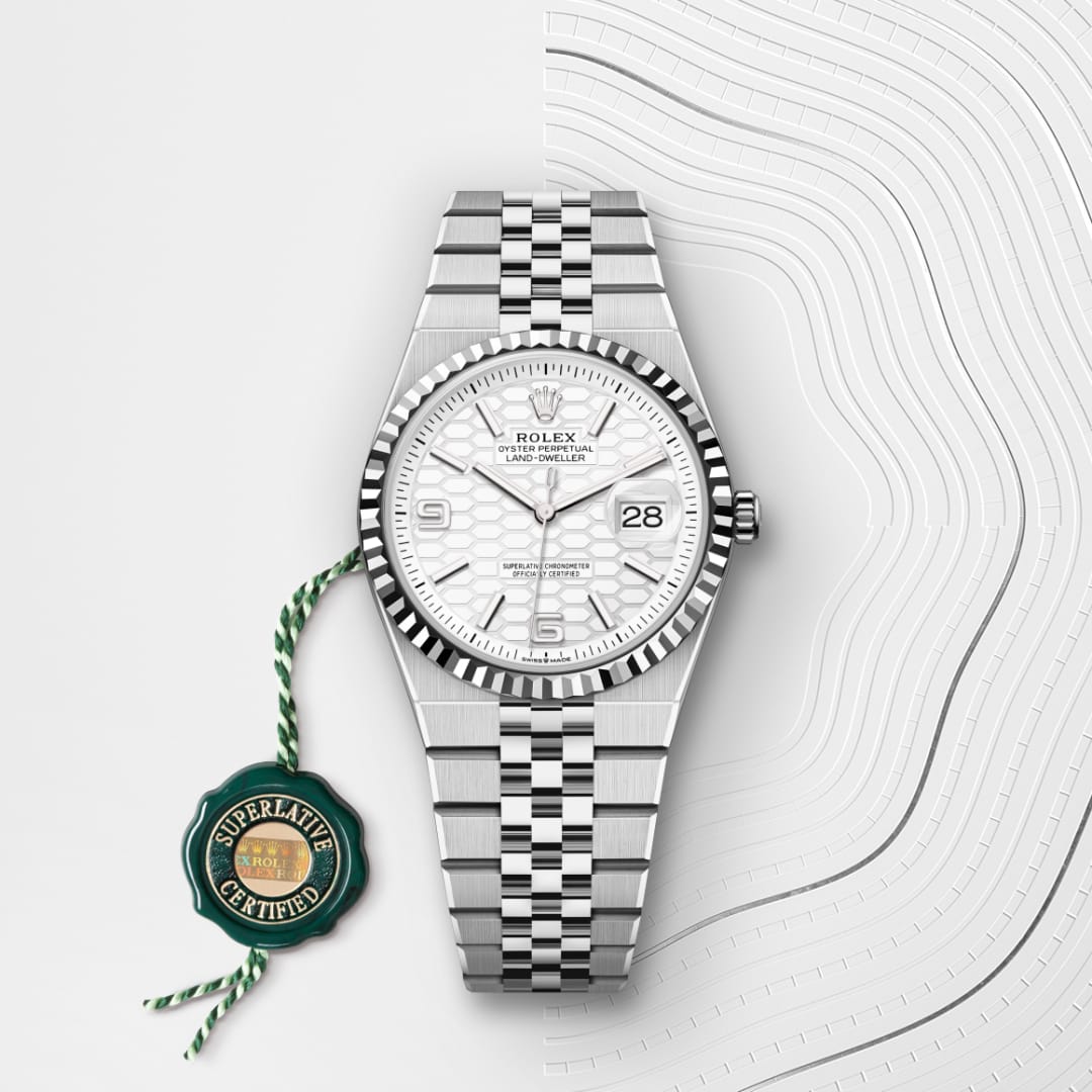 El reloj Rolex Land-Dweller 36 ref: M127234-0001 viene acompañado de un sello verde, un símbolo de su estatus de Cronómetro Superlativo, aplicando la garantía de cinco años. 