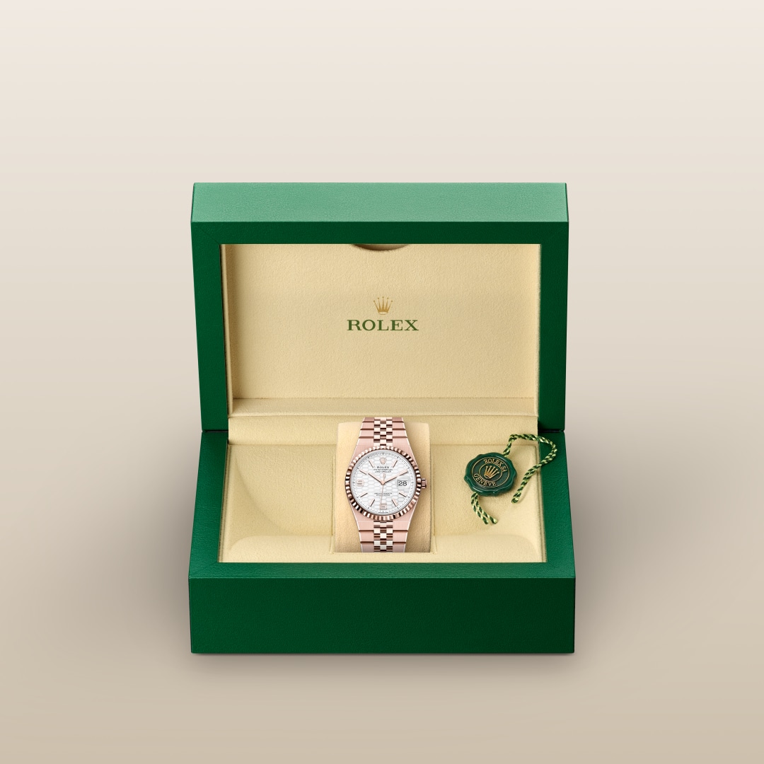 El reloj Rolex Land-Dweller 36 ref: M127235-0001 se entrega en un precioso estuche verde que protege y guardar el reloj. 