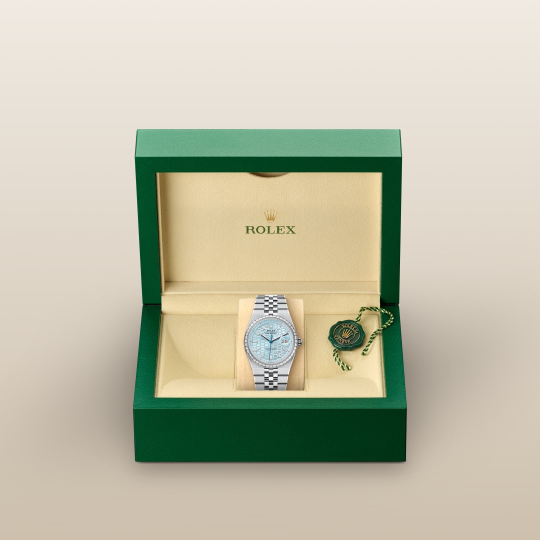 El reloj Rolex Land-Dweller 36 ref: M127286TBR-0001 se entrega en un precioso estuche verde que protege y guardar el reloj. 