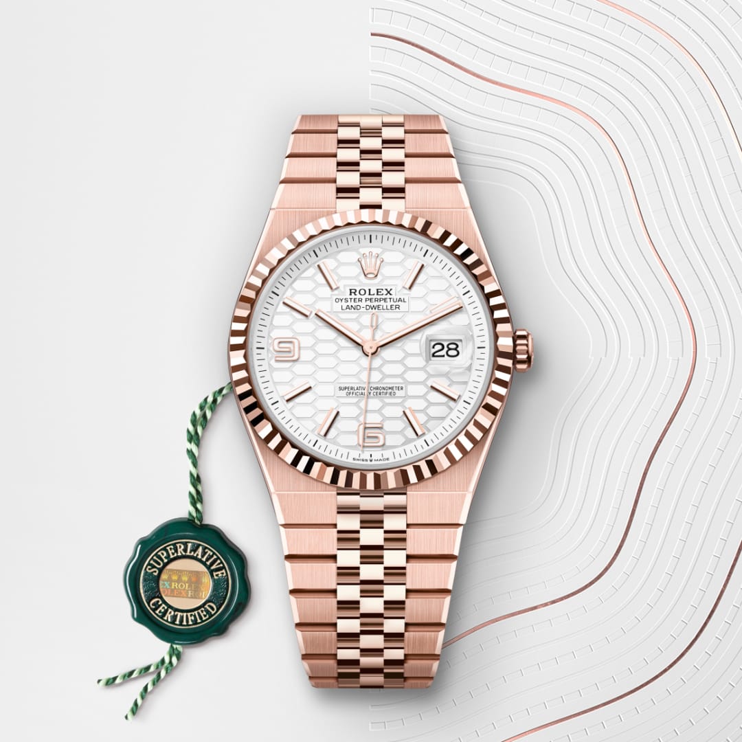 El reloj Rolex Land-Dweller 40 ref: M127335-0001 viene acompañado de un sello verde, un símbolo de su estatus de Cronómetro Superlativo, aplicando la garantía de cinco años. 