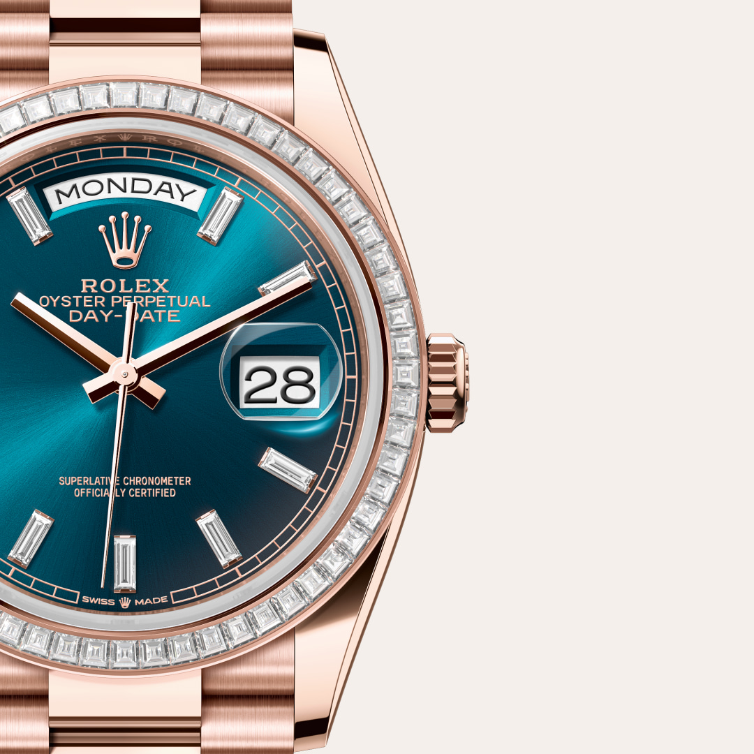 Reloj Rolex Day-Date 36 ref: M128395TBR-0032 con esfera de color Azul-verde, engastada de diamantes, con cristal de Zafiro resistente a las rayaduras, lente Cyclops sobre la fecha. Presenta bisel Engastado de diamantes, corona Enroscada con sistema de dob 