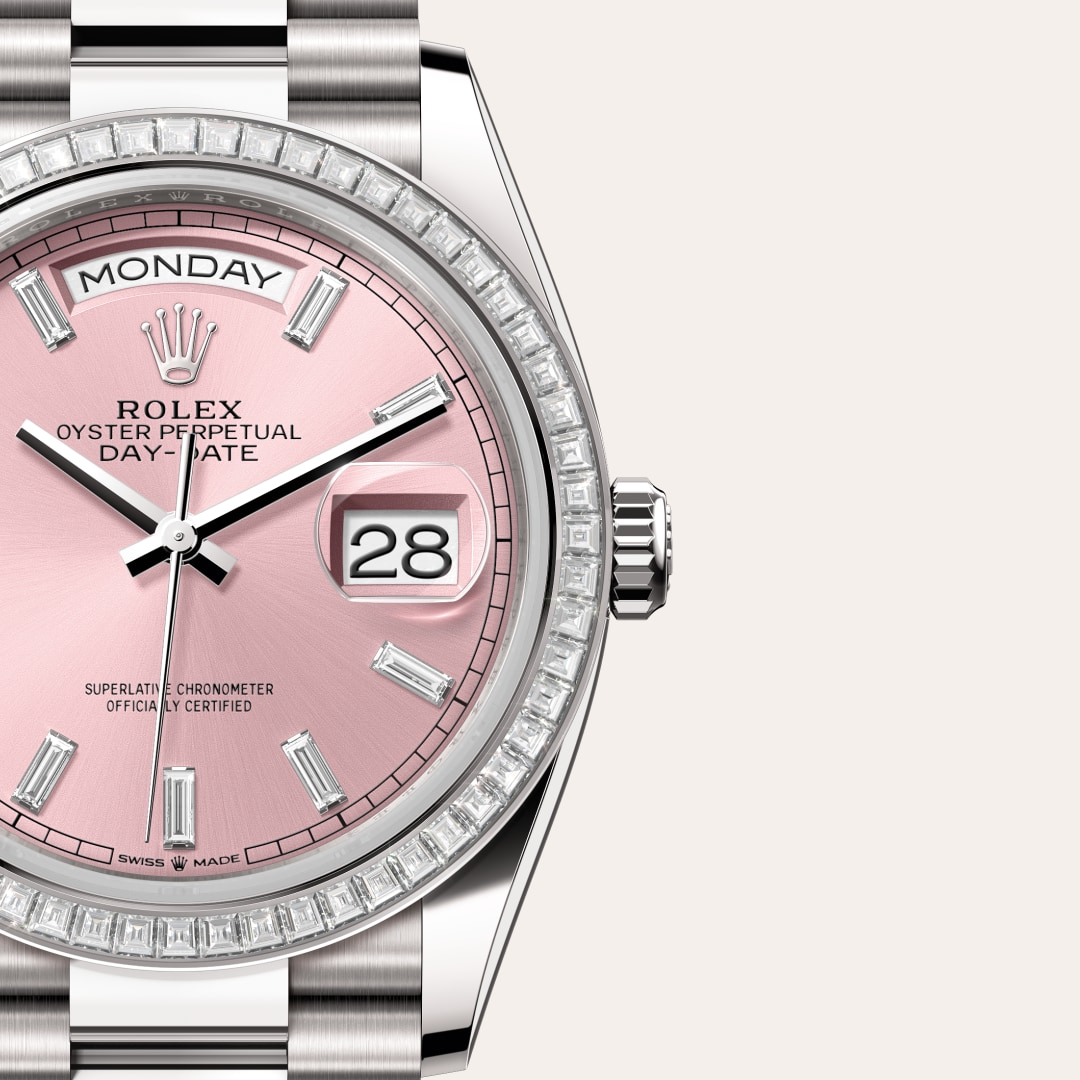 Reloj Rolex Day-Date 36 ref: M128399TBR-0029 con esfera de color Rosa, engastada de diamantes, con cristal de Zafiro resistente a las rayaduras, lente Cyclops sobre la fecha. Presenta bisel Engastado de diamantes, corona Enroscada con sistema de doble her 