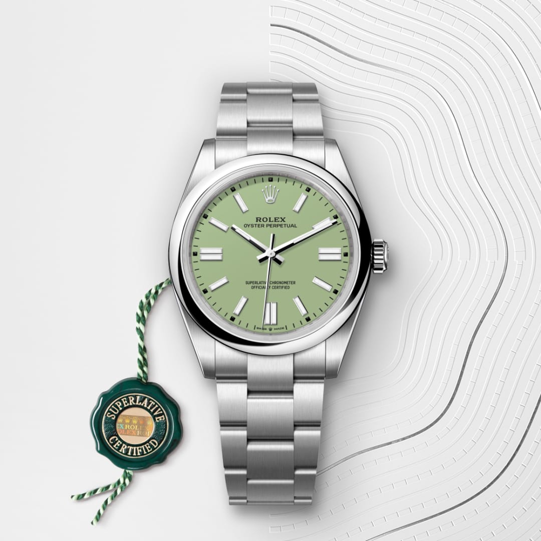 El reloj Rolex Oyster Perpetual 41 ref: M134300-0006 viene acompañado de un sello verde, un símbolo de su estatus de Cronómetro Superlativo, aplicando la garantía de cinco años. 