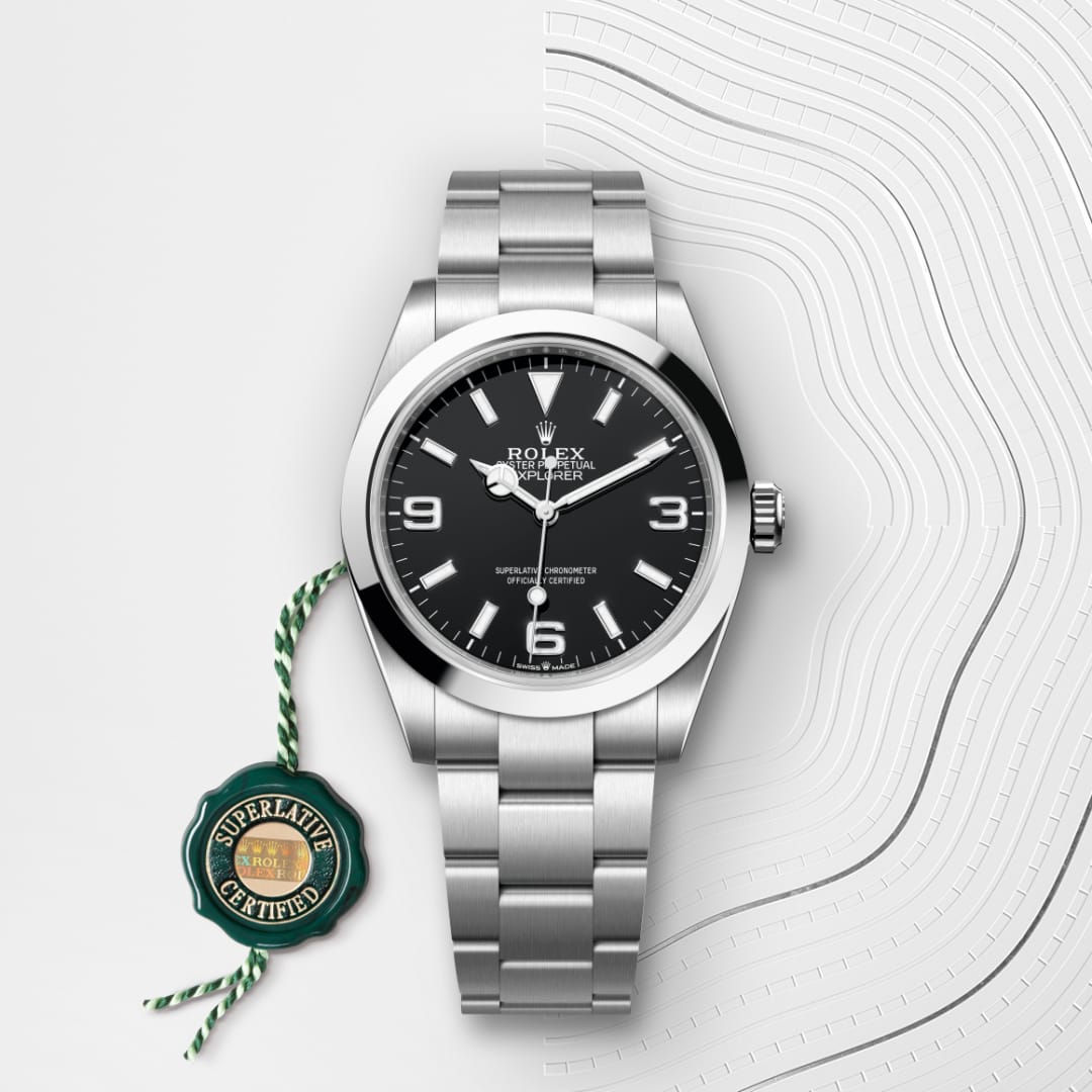 El reloj Rolex Explorer 40 ref: M224270-0001 viene acompañado de un sello verde, un símbolo de su estatus de Cronómetro Superlativo, aplicando la garantía de cinco años. 