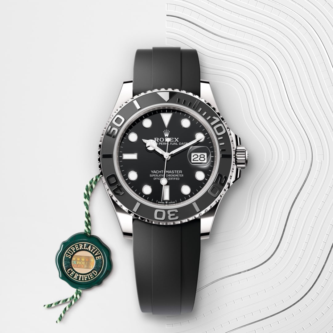 El reloj Rolex Yacht-Master 42 ref: M226659-0002 viene acompañado de un sello verde, un símbolo de su estatus de Cronómetro Superlativo, aplicando la garantía de cinco años.