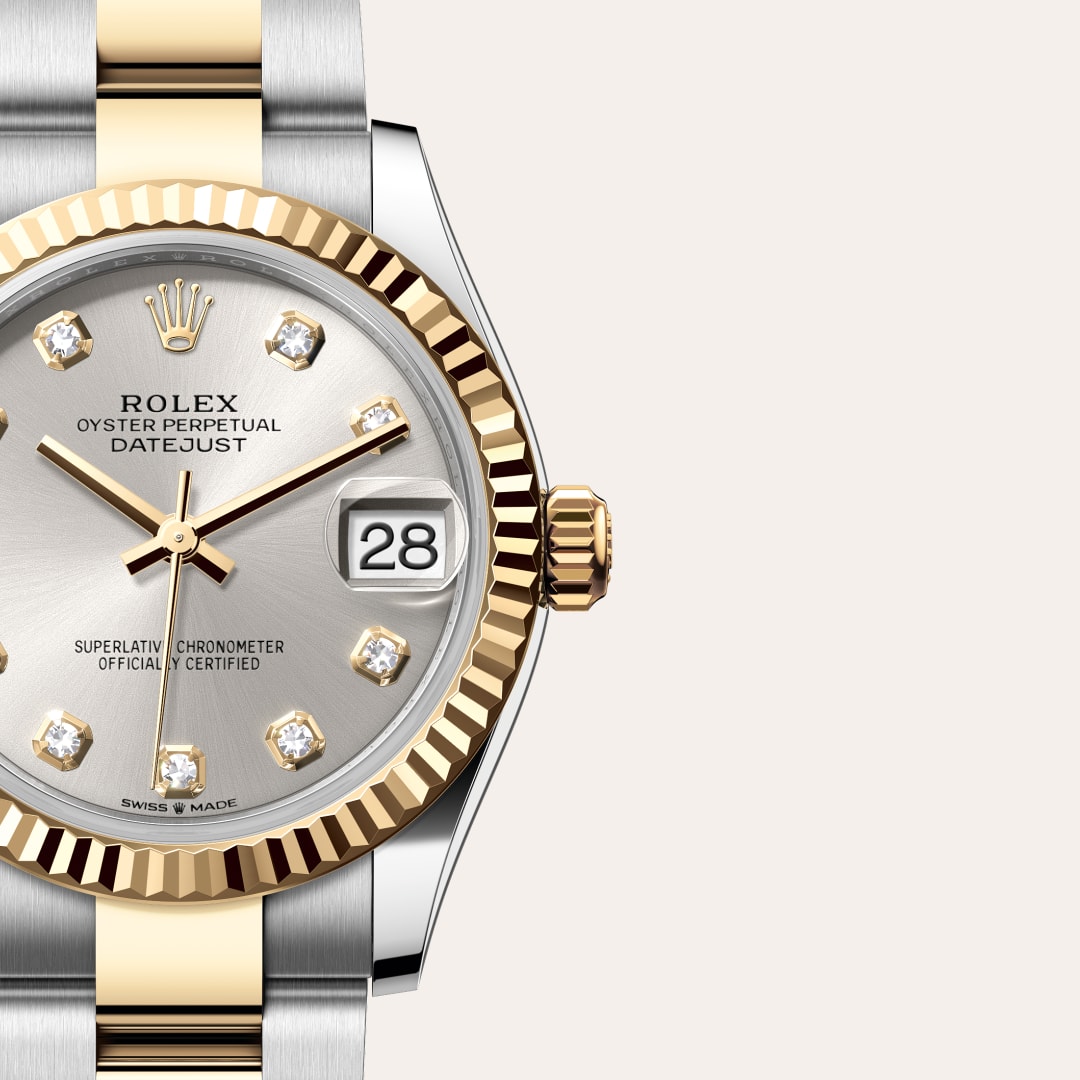 Reloj Rolex Datejust 31 ref: M278273-0019 con esfera de color Plateada engastada de diamantes, con cristal de Zafiro resistente a las rayaduras, lente Cyclops sobre la fecha. Presenta bisel Estriado, corona Enroscada con sistema de doble hermeticidad Twin 
