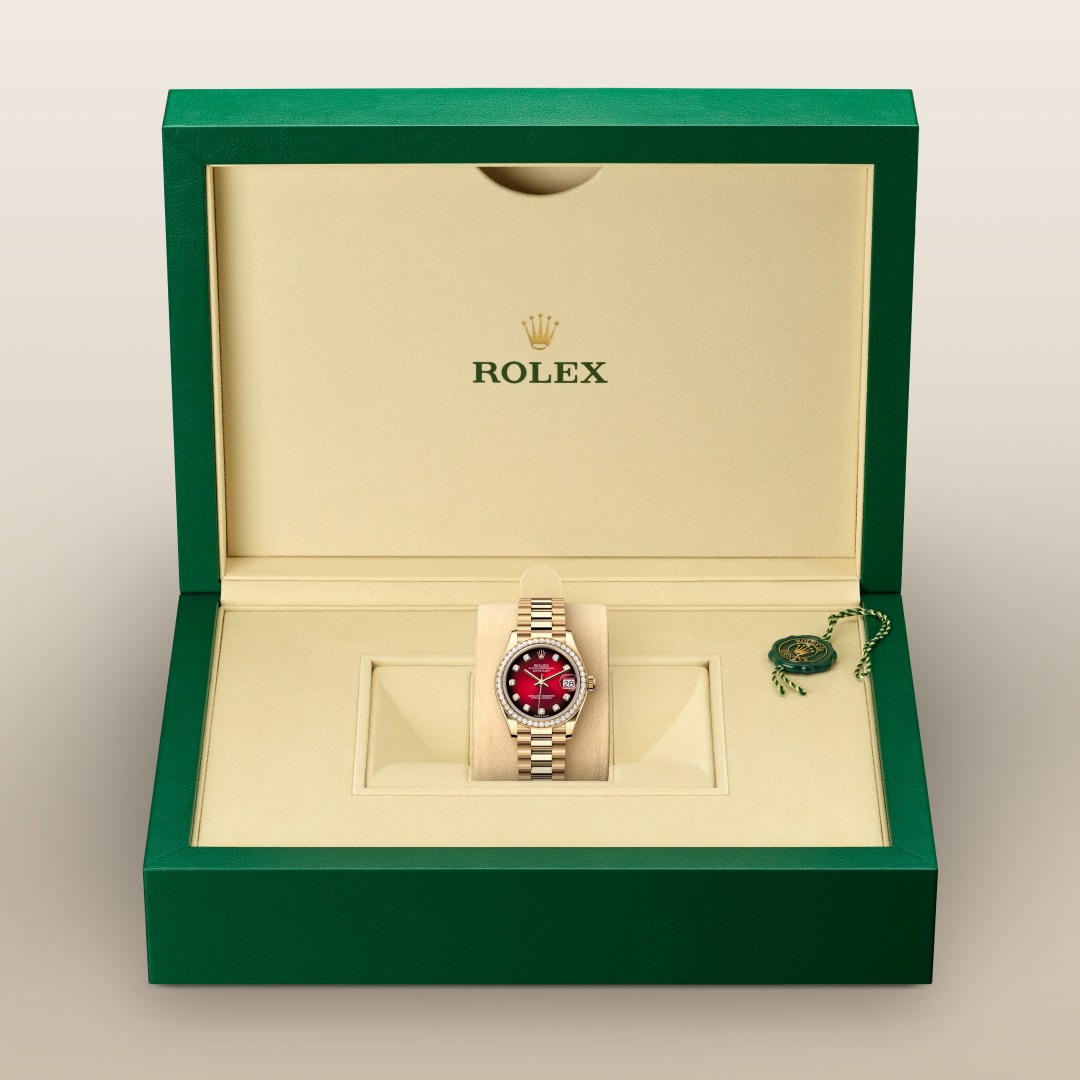 El reloj Rolex Datejust 31 ref: M278288RBR-0041 se entrega en un precioso estuche verde que protege y guardar el reloj.