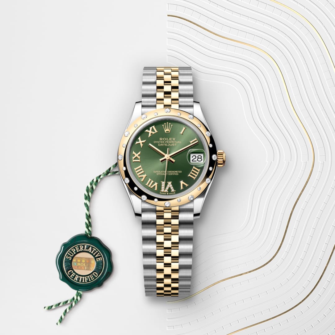 El reloj Rolex Datejust 31 ref: M278343RBR-0016 viene acompañado de un sello verde, un símbolo de su estatus de Cronómetro Superlativo, aplicando la garantía de cinco años. 