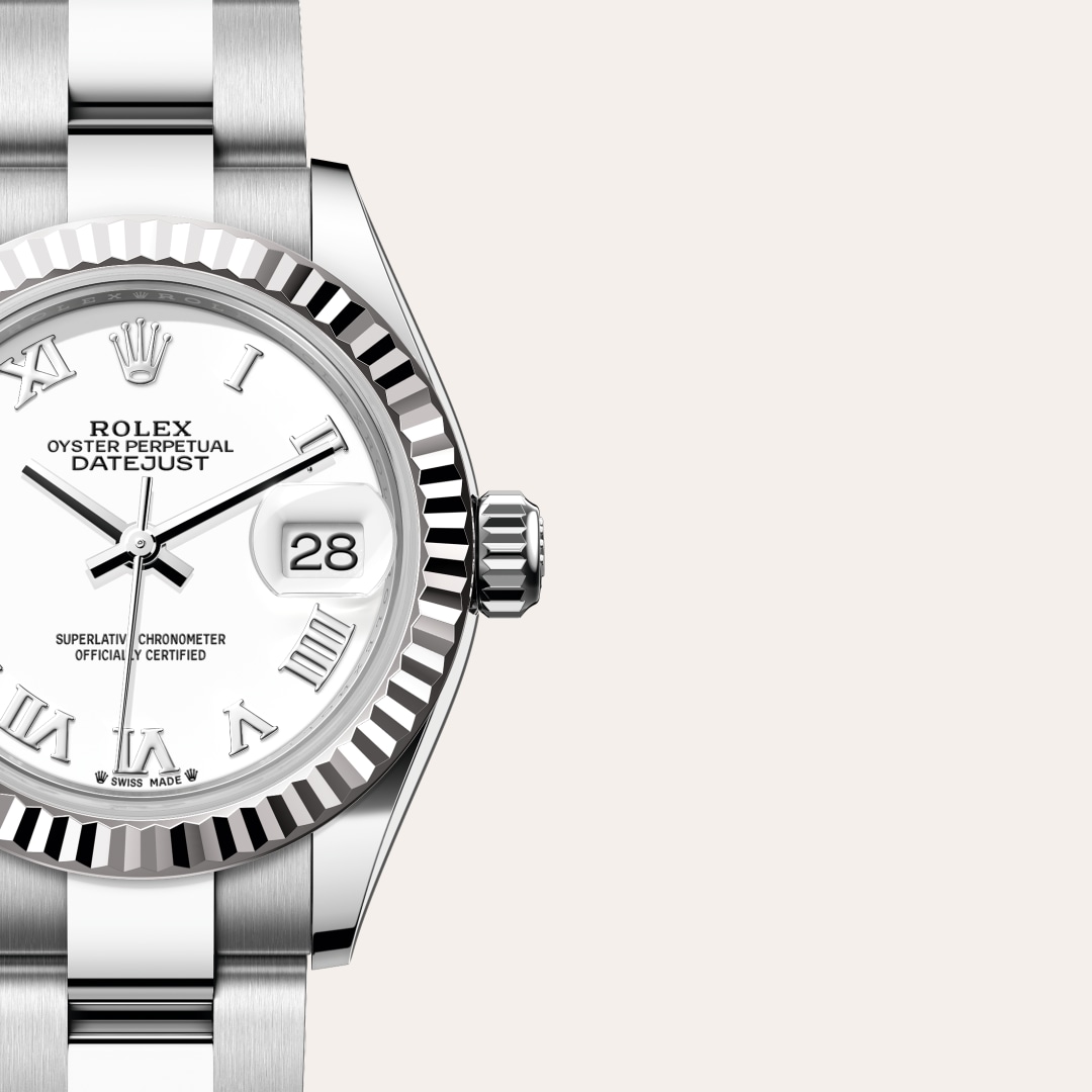 Reloj Rolex Lady-Datejust ref: M279174-0020 con esfera de color Blanca, con cristal de Zafiro resistente a las rayaduras, lente Cyclops sobre la fecha. Presenta bisel Estriado, corona Enroscada con sistema de doble hermeticidad Twinlock. 
