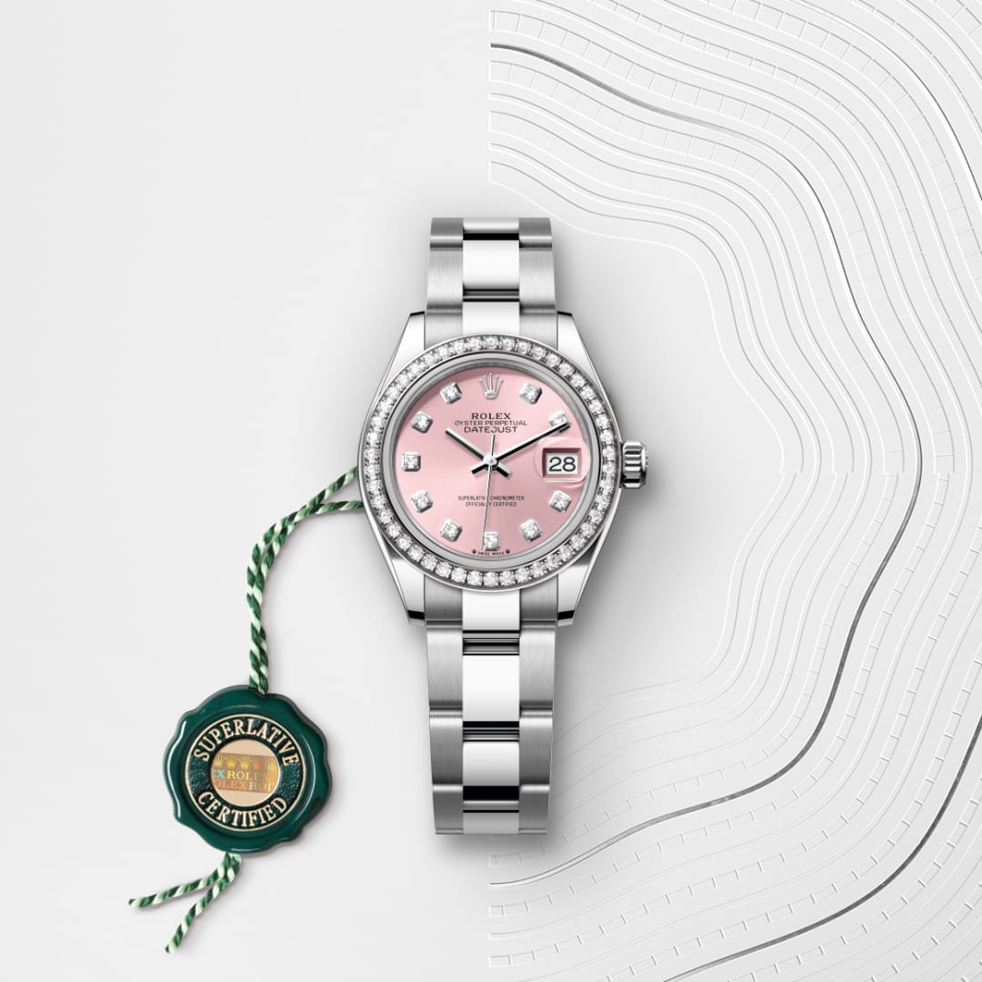 El reloj Rolex Lady-Datejust ref: M279384RBR-0004 viene acompañado de un sello verde, un símbolo de su estatus de Cronómetro Superlativo, aplicando la garantía de cinco años. 