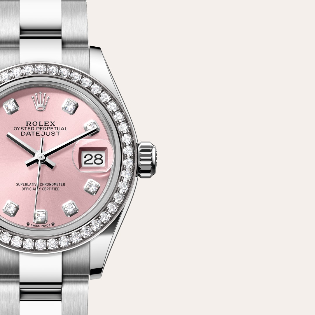 Reloj Rolex Lady-Datejust ref: M279384RBR-0004 con esfera de color Rosa, engastada de diamantes, con cristal de Zafiro resistente a las rayaduras, lente Cyclops sobre la fecha. Presenta bisel Engastado de diamantes, corona Enroscada con sistema de doble h 