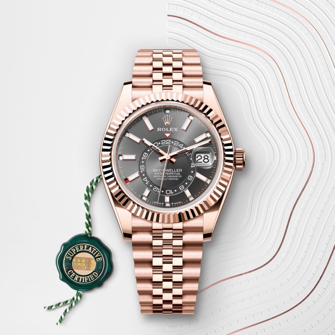 El reloj Rolex Sky-Dweller ref: M336935-0008 viene acompañado de un sello verde, un símbolo de su estatus de Cronómetro Superlativo, aplicando la garantía de cinco años.