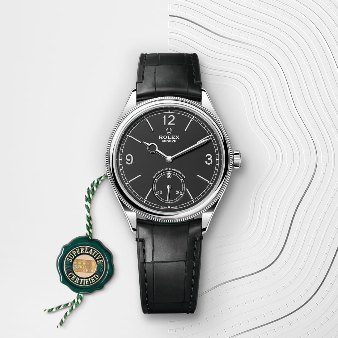 El reloj Rolex 1908 ref: M52509-0002 viene acompañado de un sello verde, un símbolo de su estatus de Cronómetro Superlativo, aplicando la garantía de cinco años. 