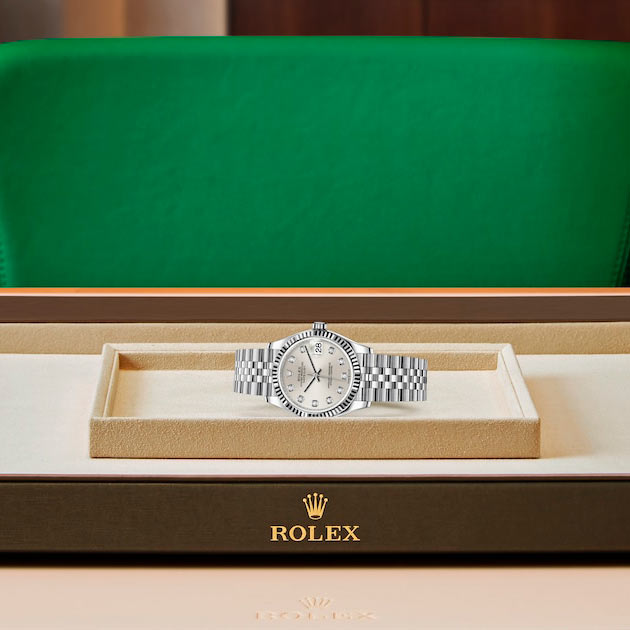 Exposición en la joyeria del reloj Rolex Datejust 31 Rolesor blanco combinación de acero Oystersteel y oro blanco ref: M278274-0030