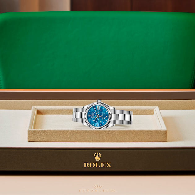 Exposición en la joyeria del reloj Rolex Datejust 31 Rolesor blanco combinación de acero Oystersteel y oro blanco ref: M278274-0035