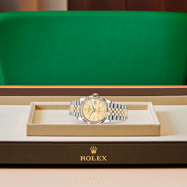 Exposición en la joyeria del reloj Rolex Datejust 36 Rolesor amarillo combinación de acero Oystersteel y oro amarillo ref: M126233-0039