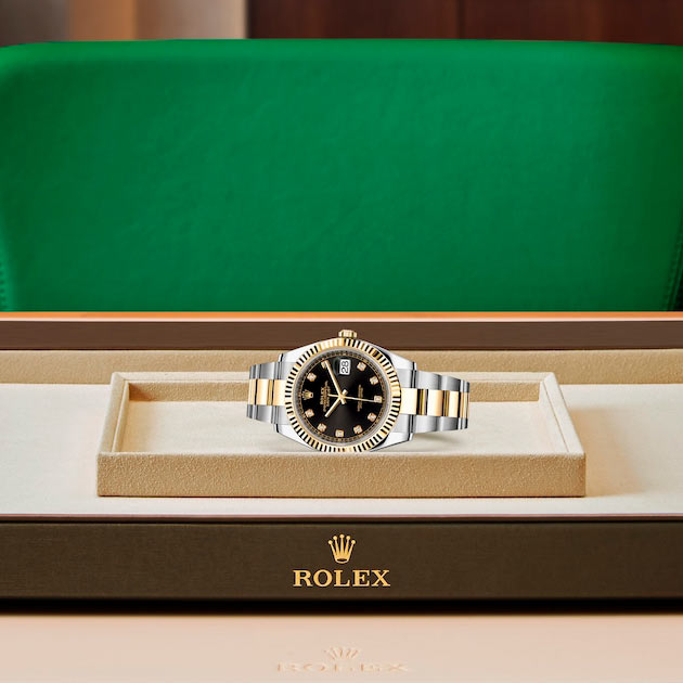 Exposición en la joyeria del reloj Rolex Datejust 41 Rolesor amarillo combinación de acero Oystersteel y oro amarillo ref: M126333-0005