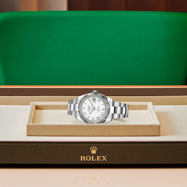 Exposición en la joyeria del reloj Rolex Datejust 41 Rolesor blanco combinación de acero Oystersteel y oro blanco ref: M126334-0023