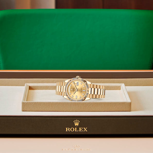 Exposición en la joyeria del reloj Rolex Day-Date 36 Oro amarillo de 18 quilates ref: M128238-0008