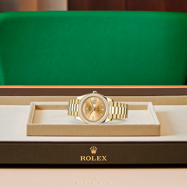 Exposición en la joyeria del reloj Rolex Day-Date 40 Oro amarillo de 18 quilates ref: M228348RBR-0002