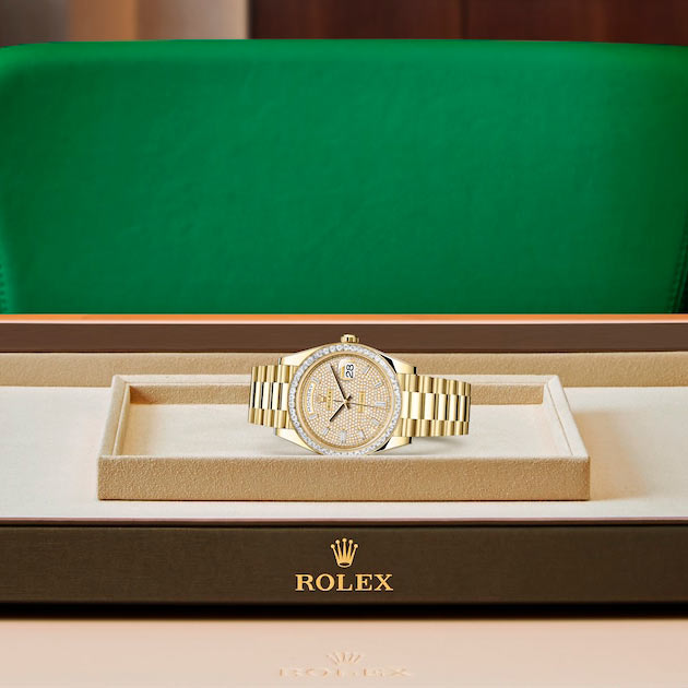 Exposición en la joyeria del reloj Rolex Day-Date 40 Oro amarillo de 18 quilates ref: M228398TBR-0036