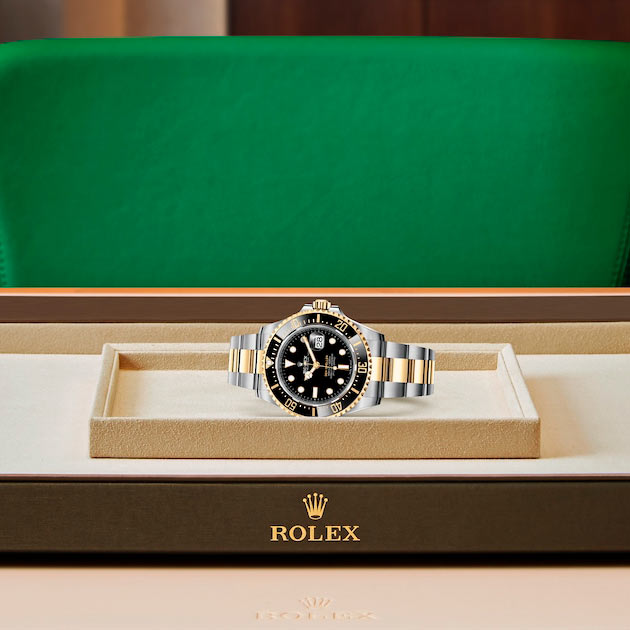 Exposición en la joyeria del reloj Rolex Sea-Dweller Rolesor amarillo combinación de acero Oystersteel y oro amarillo ref: M126603-0001