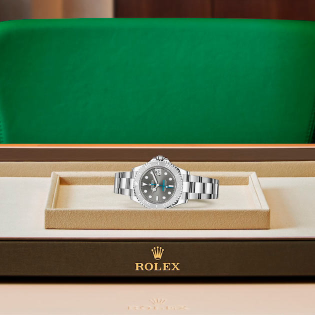 Exposición en la joyeria del reloj Rolex Yacht-Master 37 Rolesium combinación de acero Oystersteel y platino ref: M268622-0002