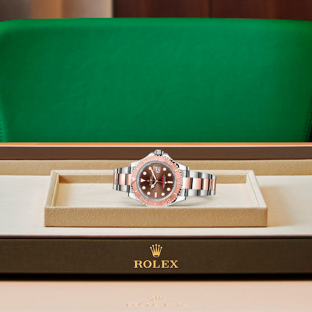 Exposición en la joyeria del reloj Rolex Yacht-Master 40 Rolesor Everose combinación de acero Oystersteel y oro Everose ref: M126621-0001
