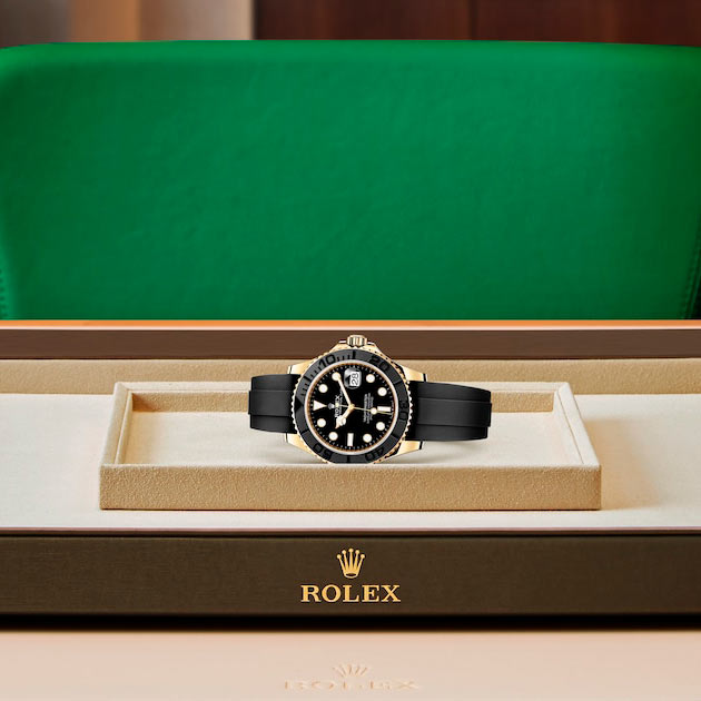 Exposición en la joyeria del reloj Rolex Yacht-Master 42 Oro amarillo de 18 quilates ref: M226658-0001